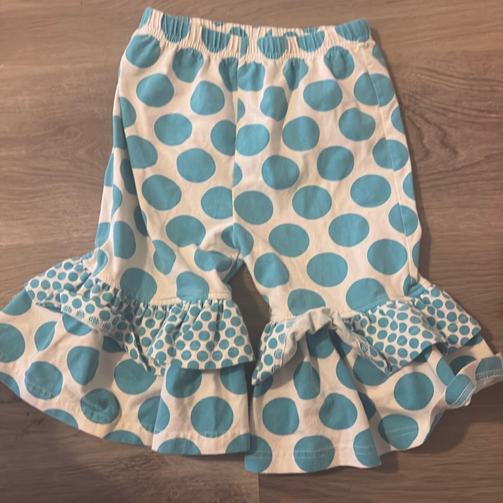 Kelly’s kids size 6-7. One pair of capri pants and one pair of shorts.